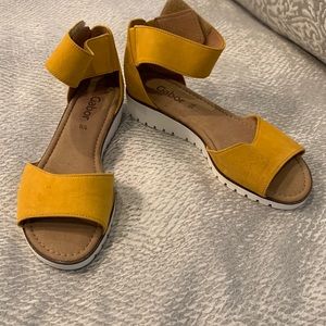 Gabor Mango suede Velcro strap sandals size 8 New- never worn
